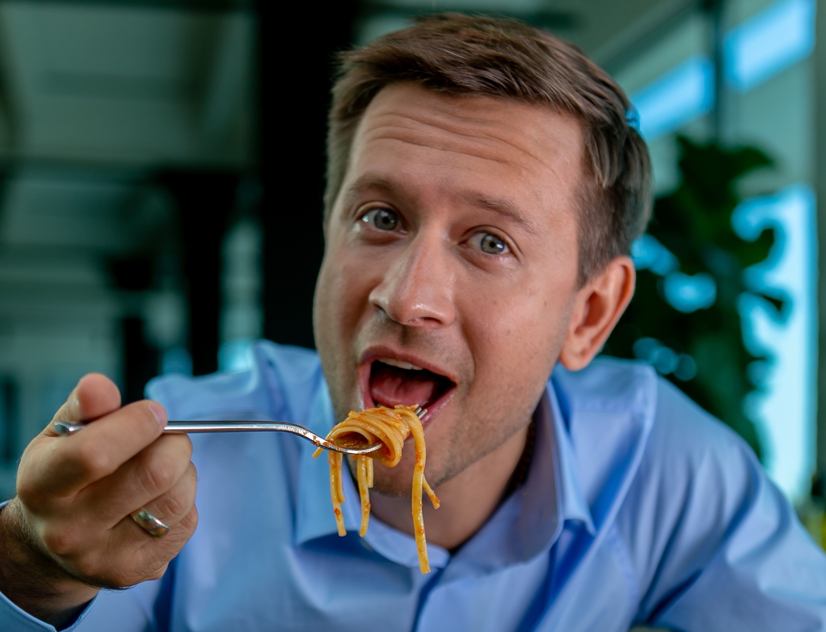 Реклама мобільного додатку RESTYOU